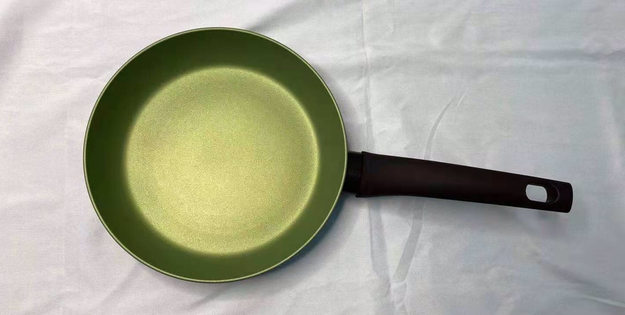 Non-stick frying pan, dual-purpose for induction cooker and open flame