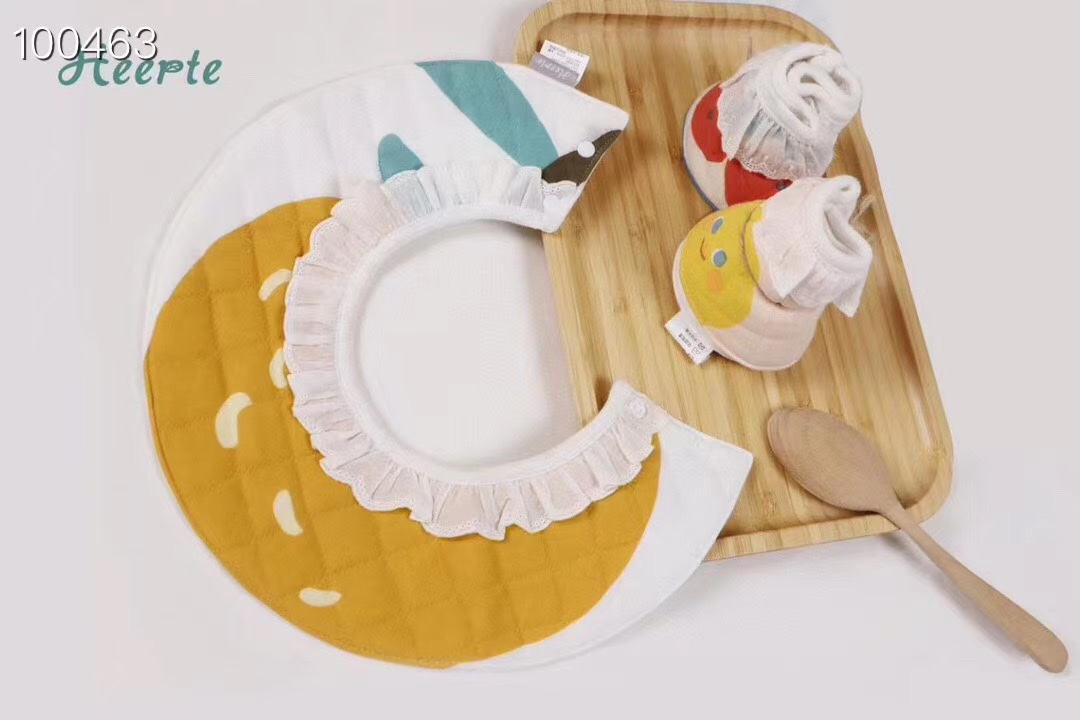 【 Autumn And Winter New Wonderful Presentation 】 Waterproof Warm Fruit Pie Round Bib With Lace 🍒 🍊 🍒 🍋
The Original Pattern Of The Designer
Fruit Pie On Bib Base details Picture