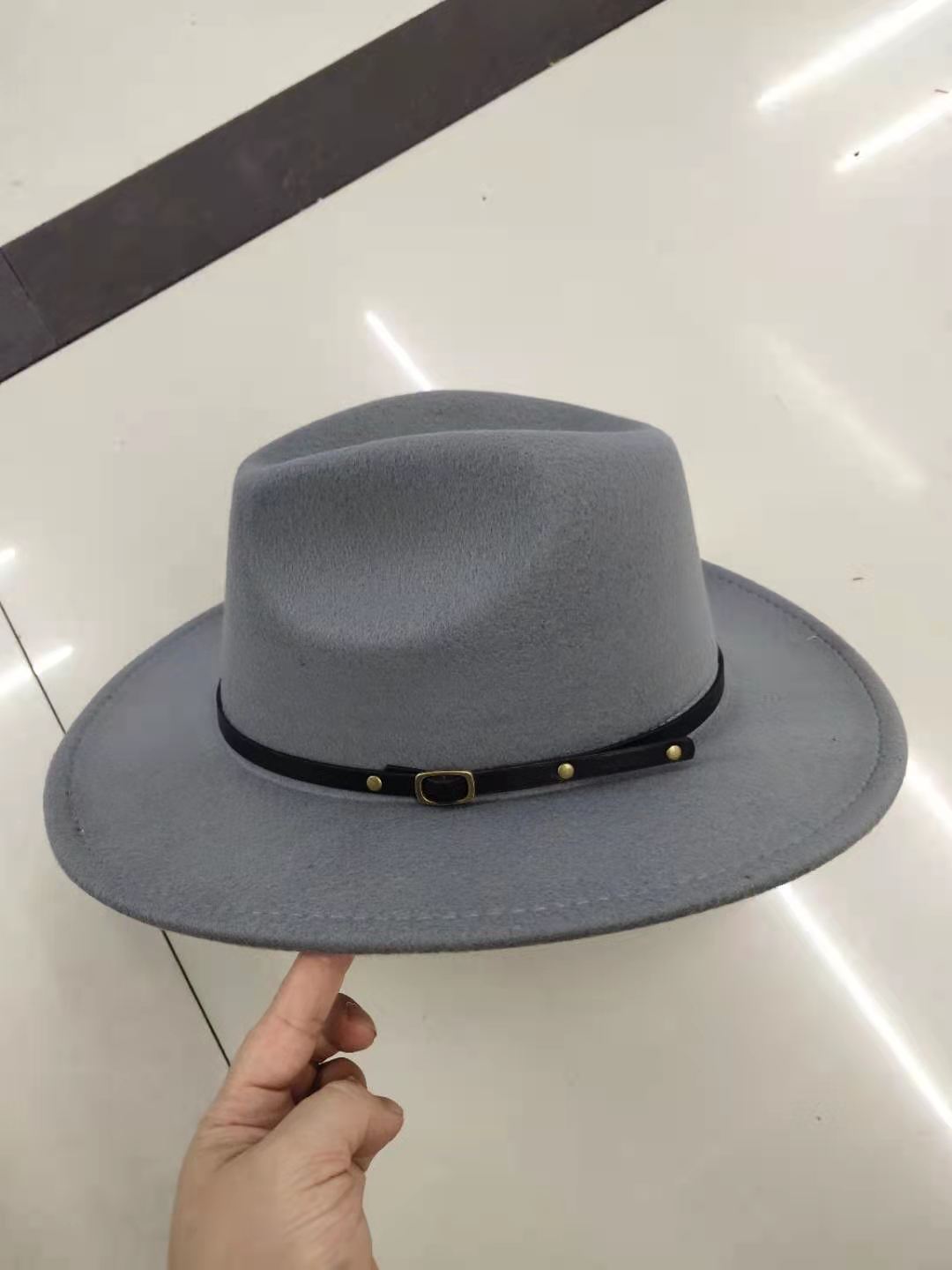 牛仔呢帽皮带扣灰色