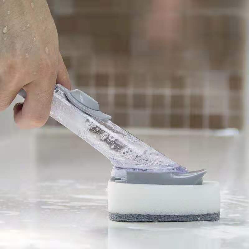 A versatile kitchen dishwashing and scrubbing tool that won't damage the pot. It features a long-handled sponge with automatic liquid addition for cleaning and scrubbing Specification image