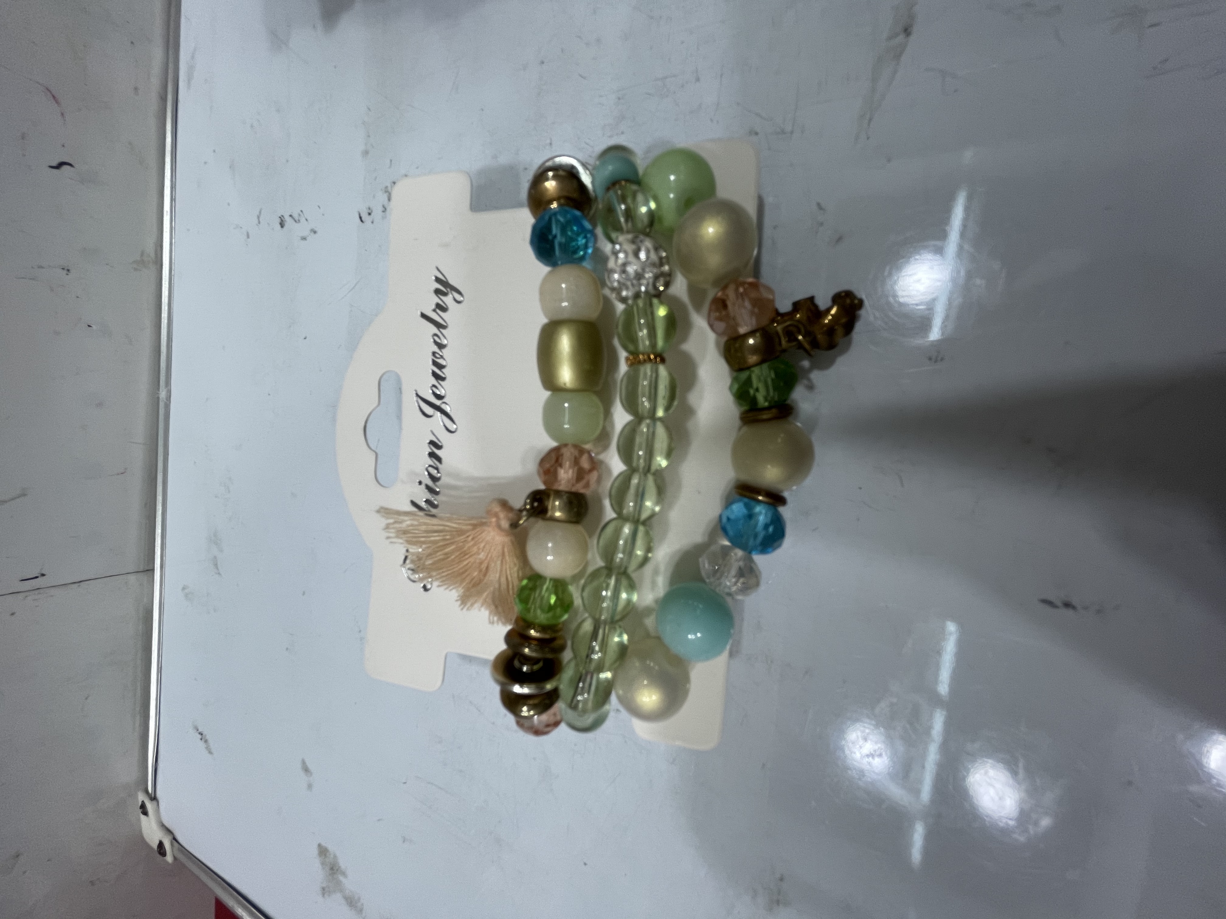 混色挂件手链细节图