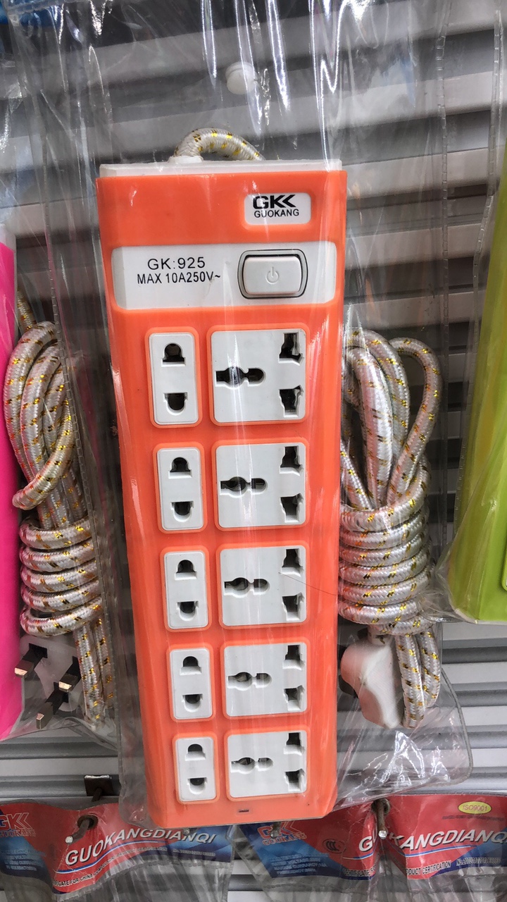 925
