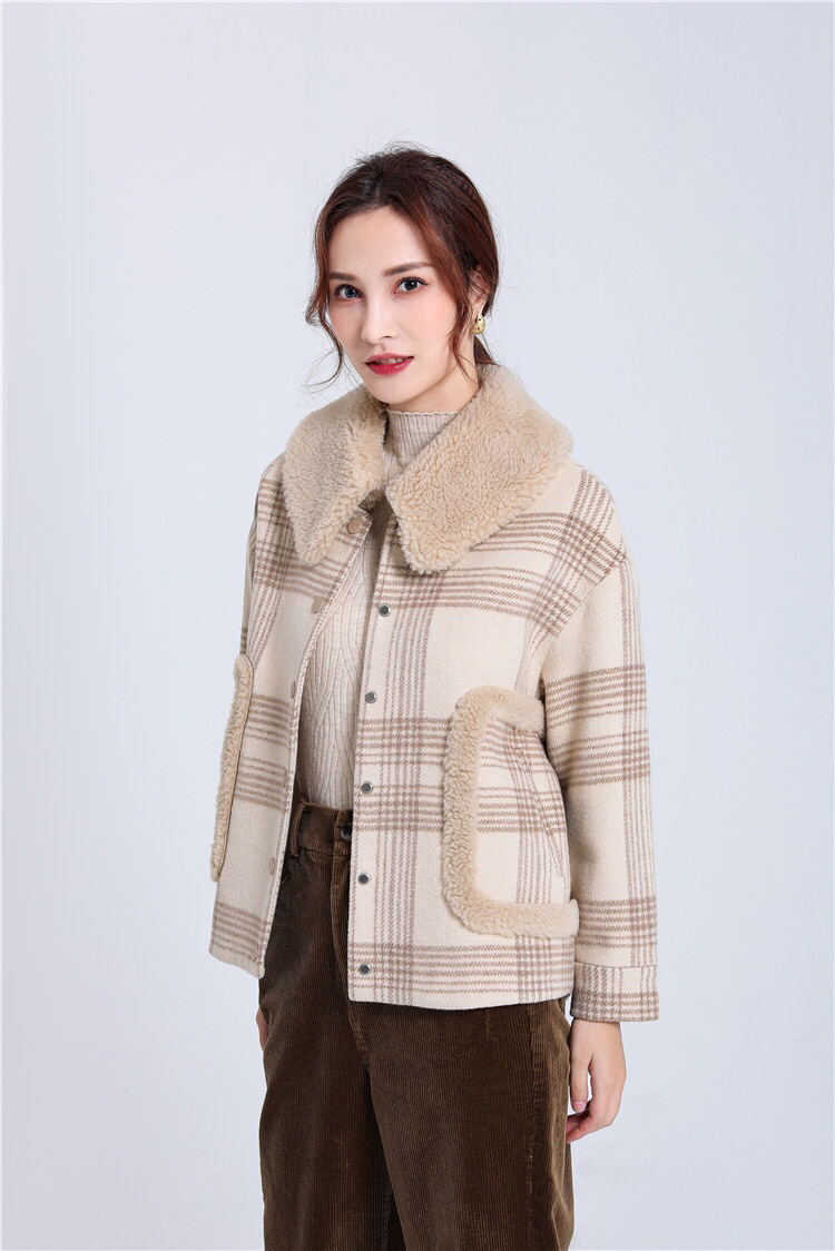 Jimmy Seio's 2020 winter collection features a new short apricot checkered wool coat Specification image