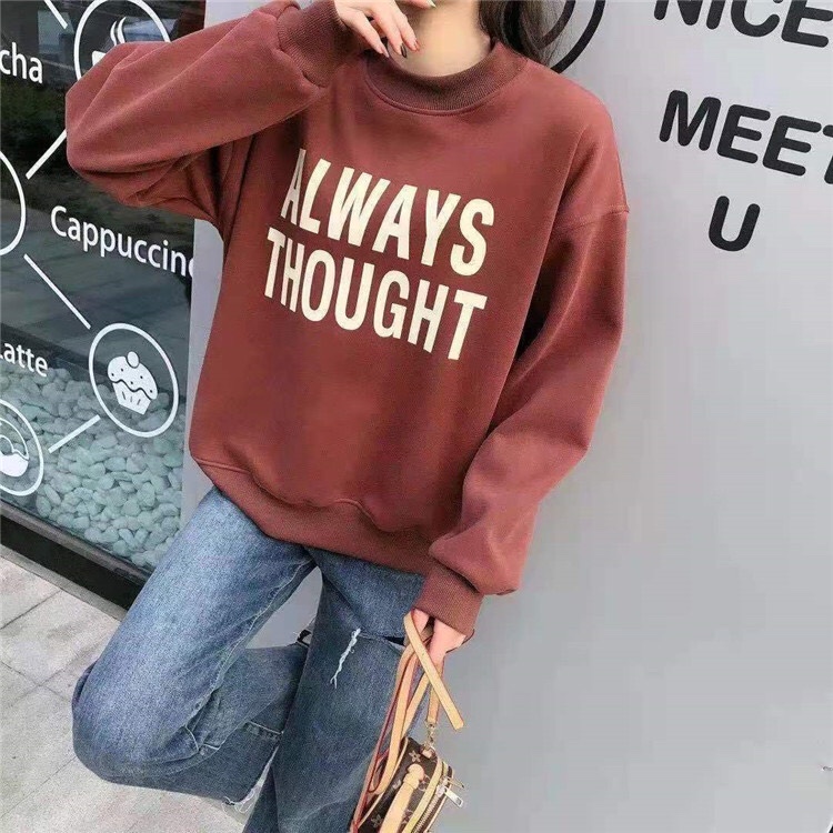 Jimmy Seio's 2020 winter collection features a new regular letter round-neck pullover hoodie