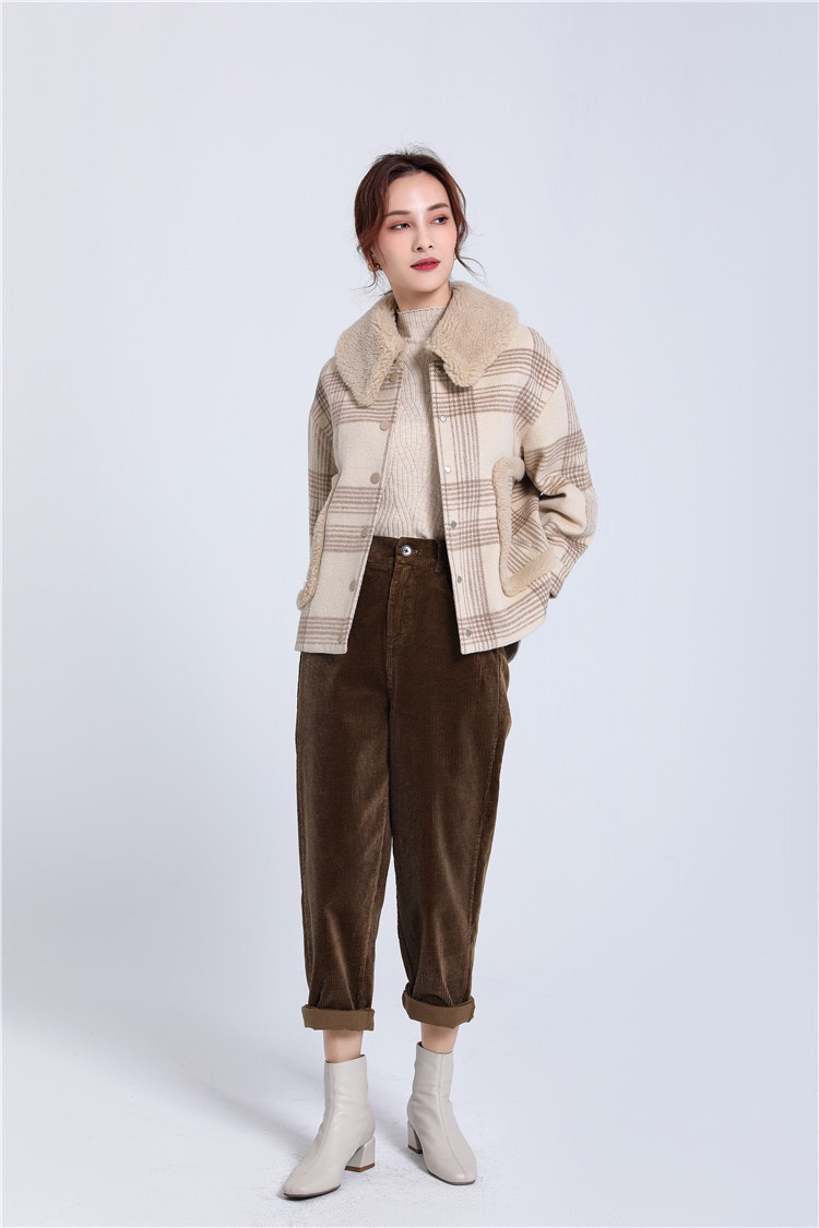 Jimmy Seio's 2020 winter collection features a new short apricot checkered wool coat details Picture