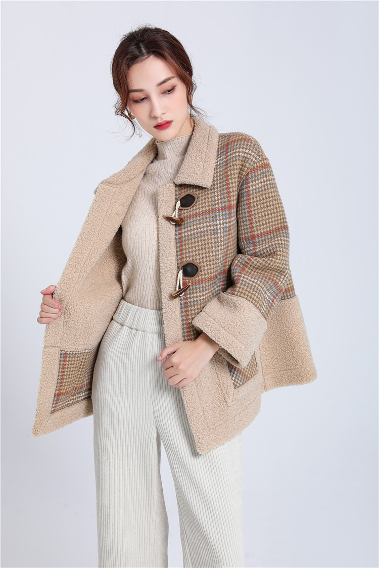 Jimmy Seio's 2020 winter collection features a mid-length khaki checkered wool coat Specification image
