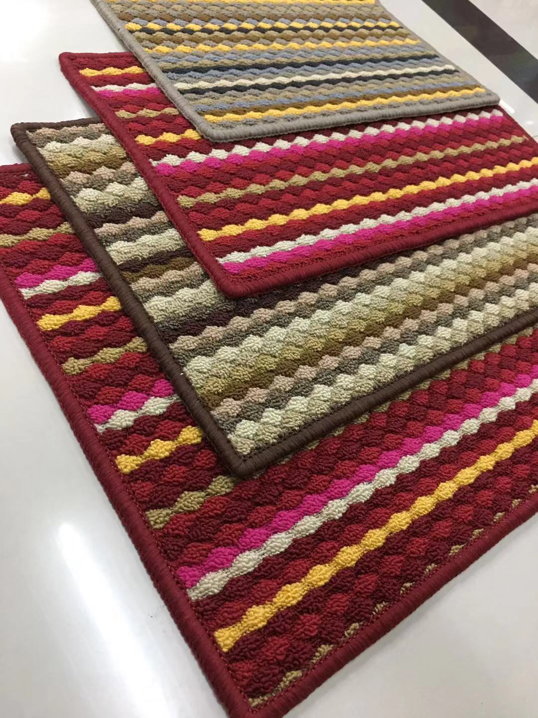 Polyester colored strip floor mat, water-absorbing and anti-slip floor mat, rainbow carpet, colorful floor mat, dazzling floor mat, Xia Kui floor mat Specification drawing