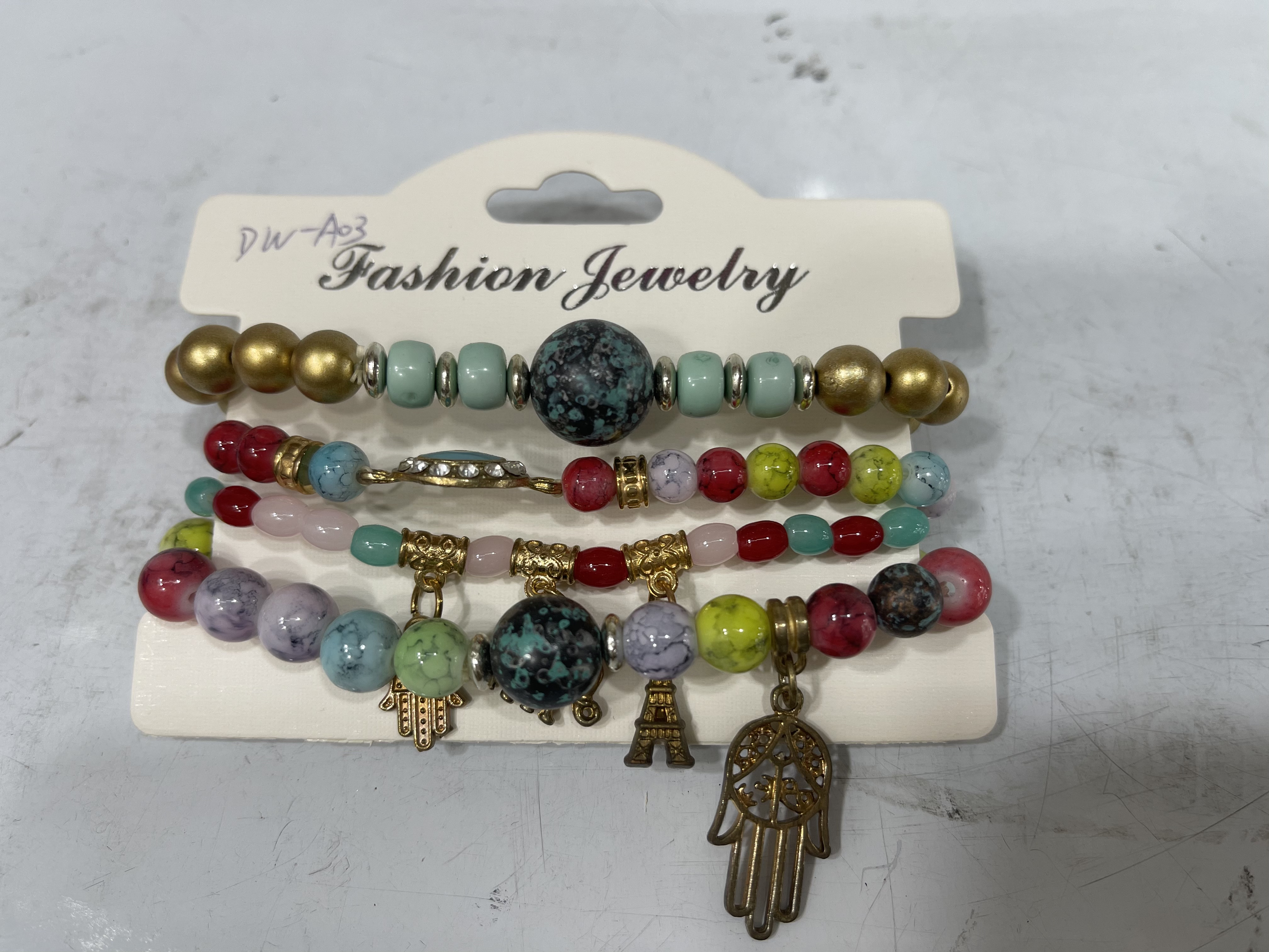 混色多条手链细节图