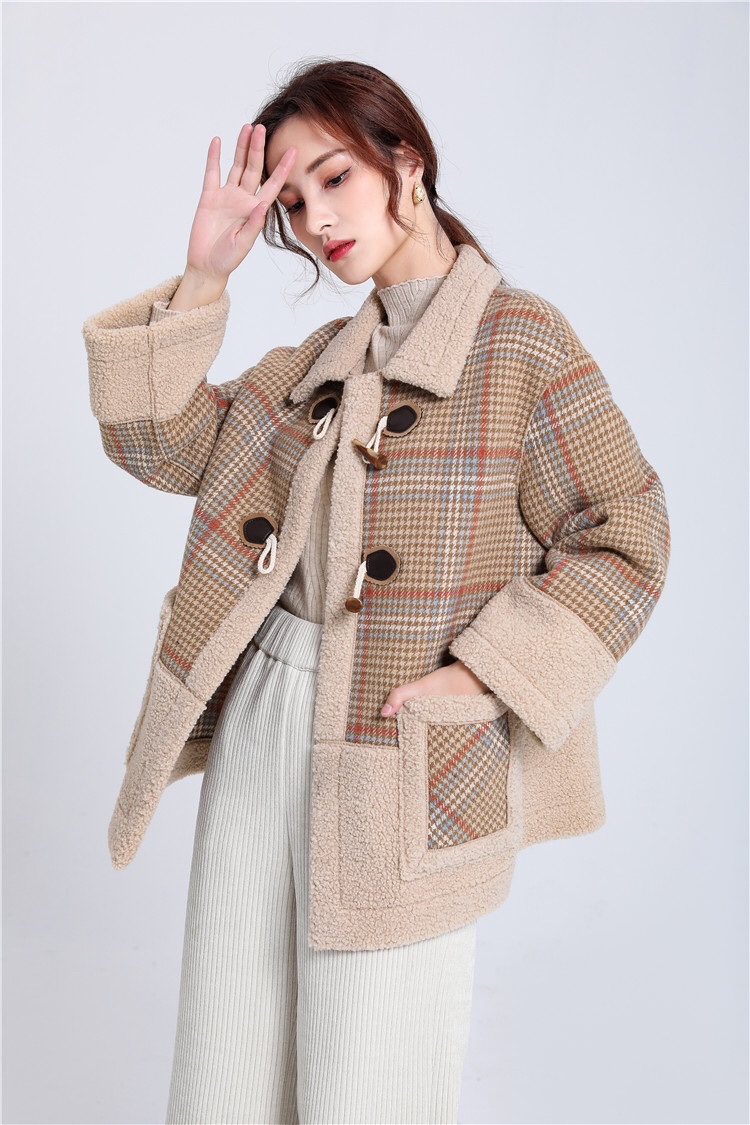 Jimmy Seio's 2020 winter collection features a mid-length khaki checkered wool coat Item Picture