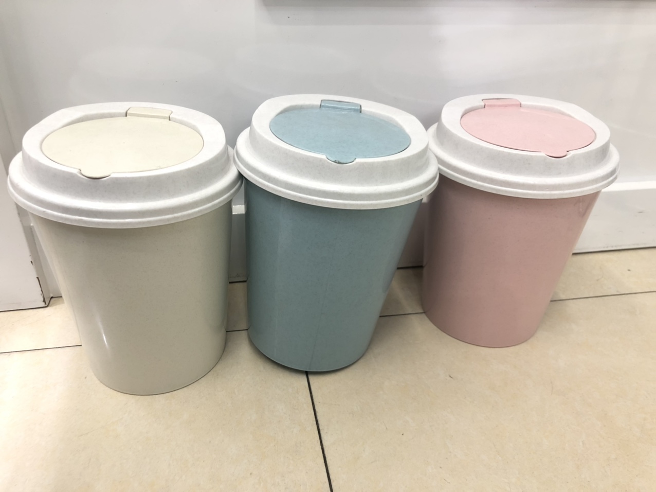 塑料桌面垃圾桶