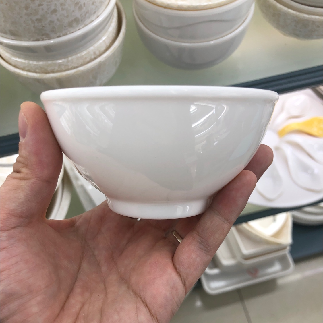 Small bowl of melamine full figure