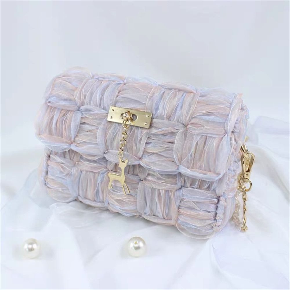 Hyuna bags, deer bags, DIY 3D embroidery, DIY hand-stitched bags, plastic mesh accessories Application Scenario