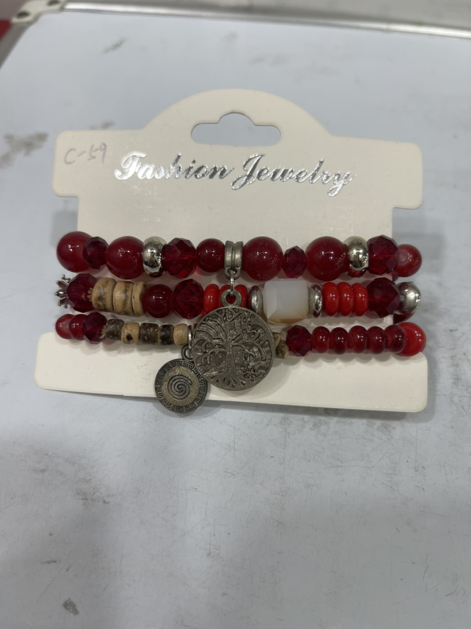 红色挂件手链