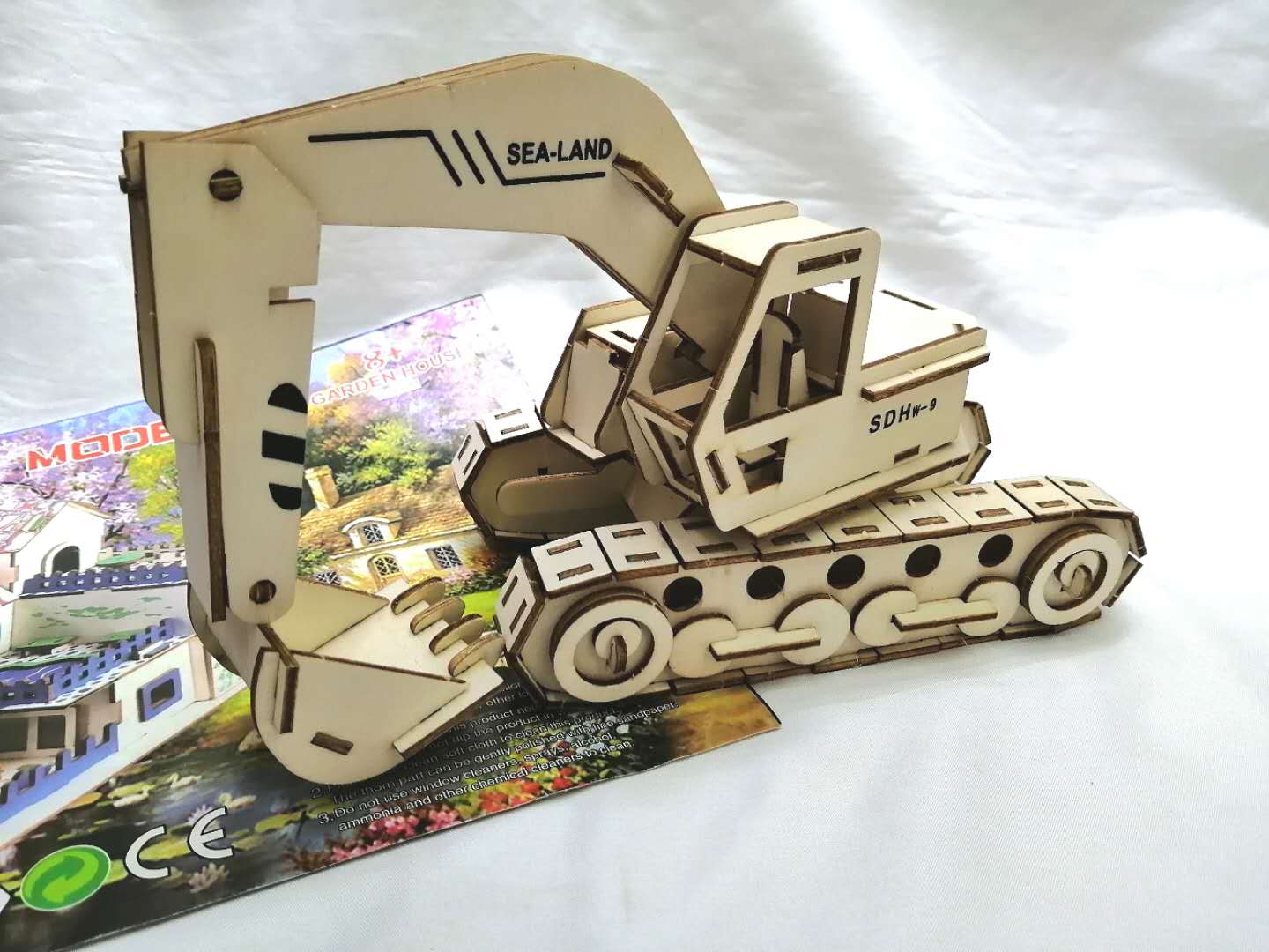 3D wooden jigsaw puzzle simulation house and car models, handcrafted buildings, dinosaur educational toys