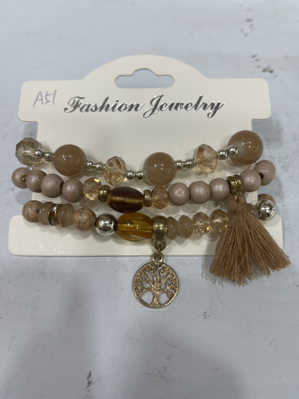 咖啡色多条手链