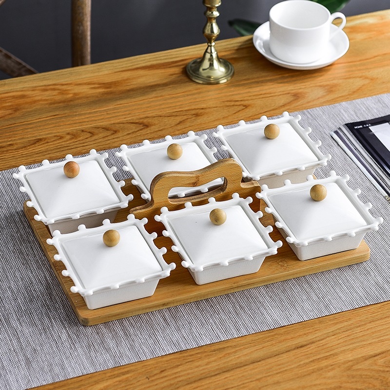 陶瓷果盘干果盘新年糖果盒白色圆形分格果盘带盖配竹木创意水果盘产品图