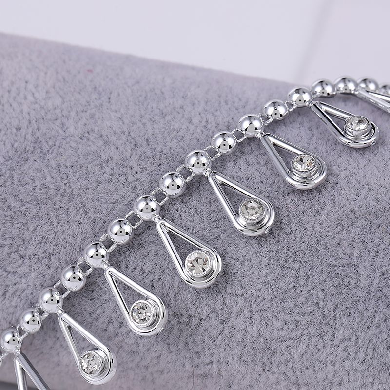 Manufacturers direct uv plating line drilling rhinestones drilling chain plastic strip drilling shift door picture frame decorative chain headband accessories rhinestones drilling thumbnail