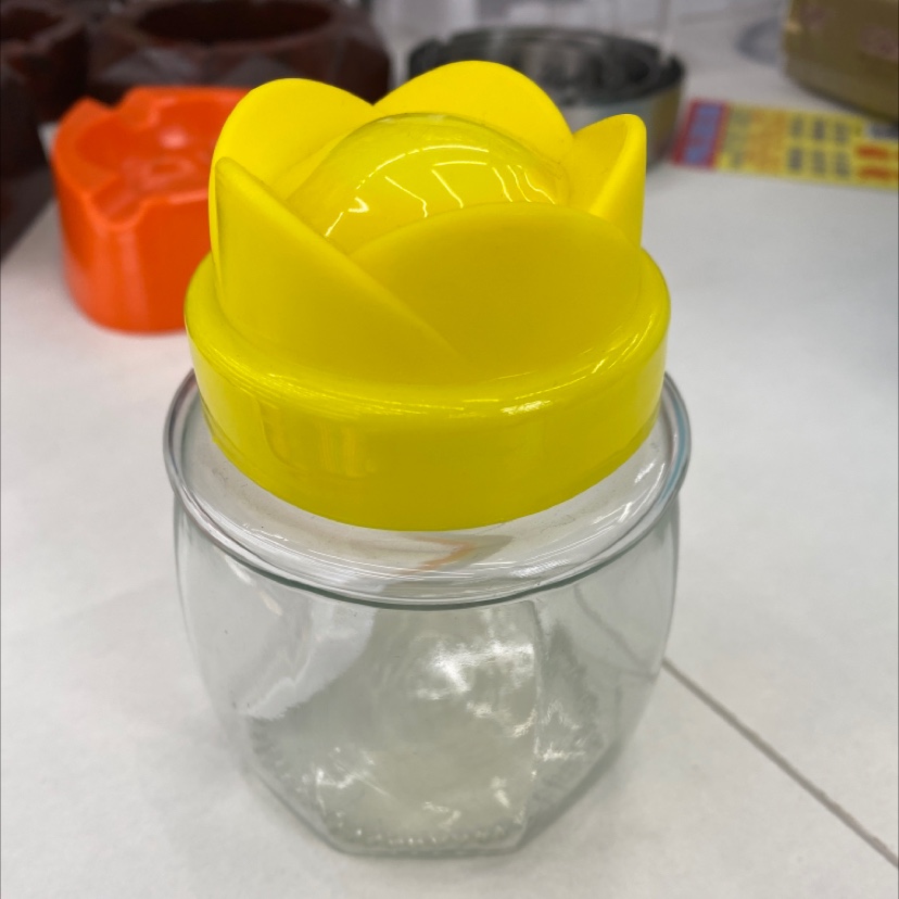 Condiment bottles of 1 thumbnail