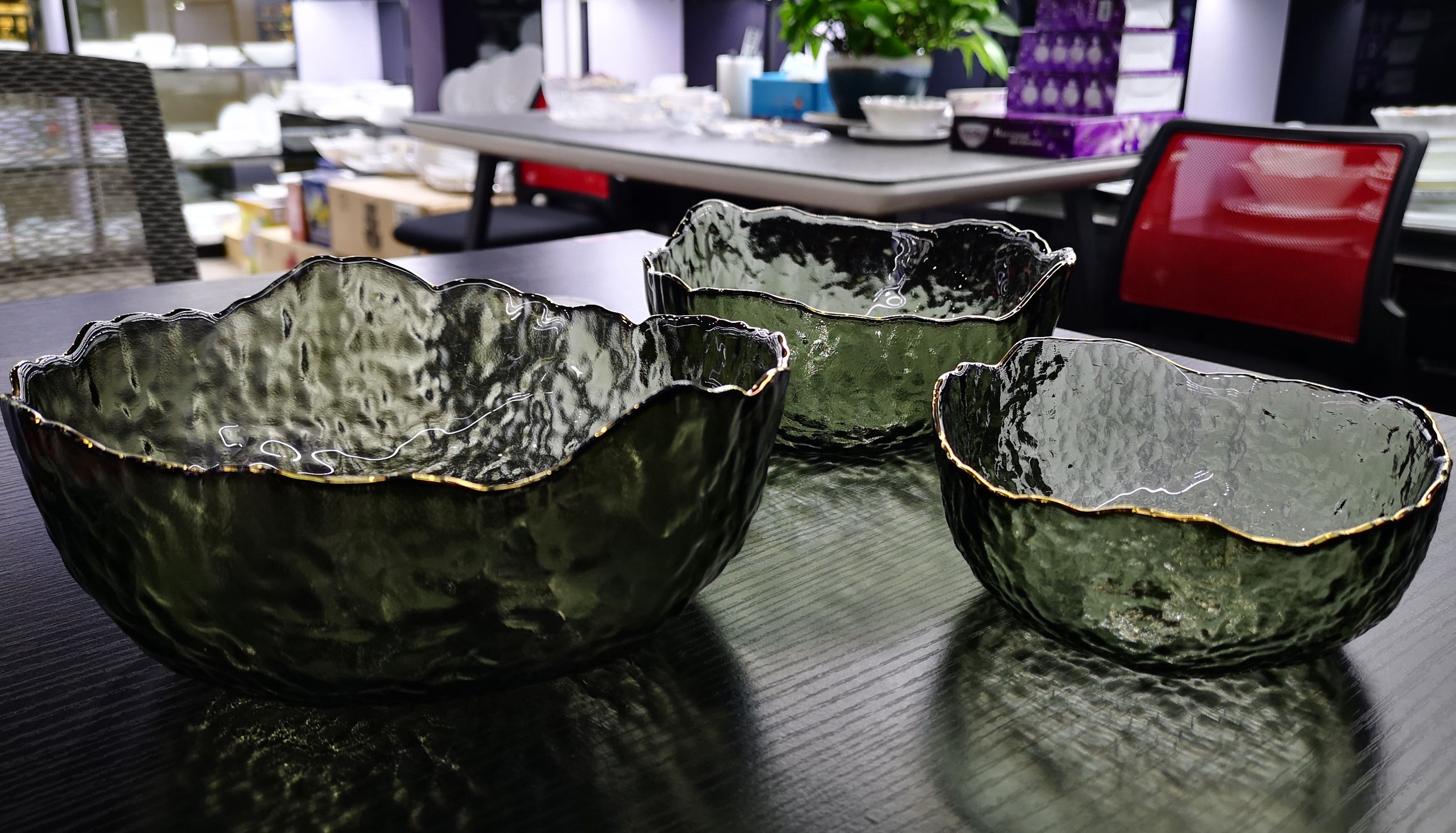 Yiwu Quality salad bowl, small tea-washed salad bowl in smoky grey with gold plating Specification image