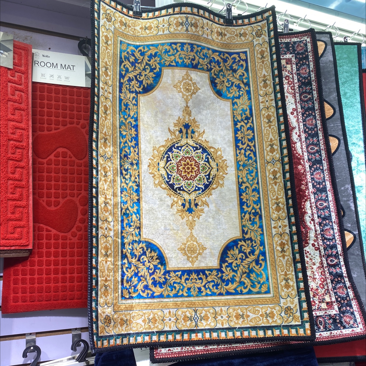 Reflective carpet thumbnail