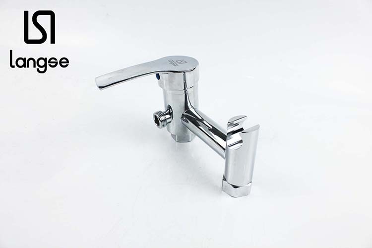 Copper Shower Faucet With Plastic Nozzle, Hose, Eccentric Angle Application Scenario