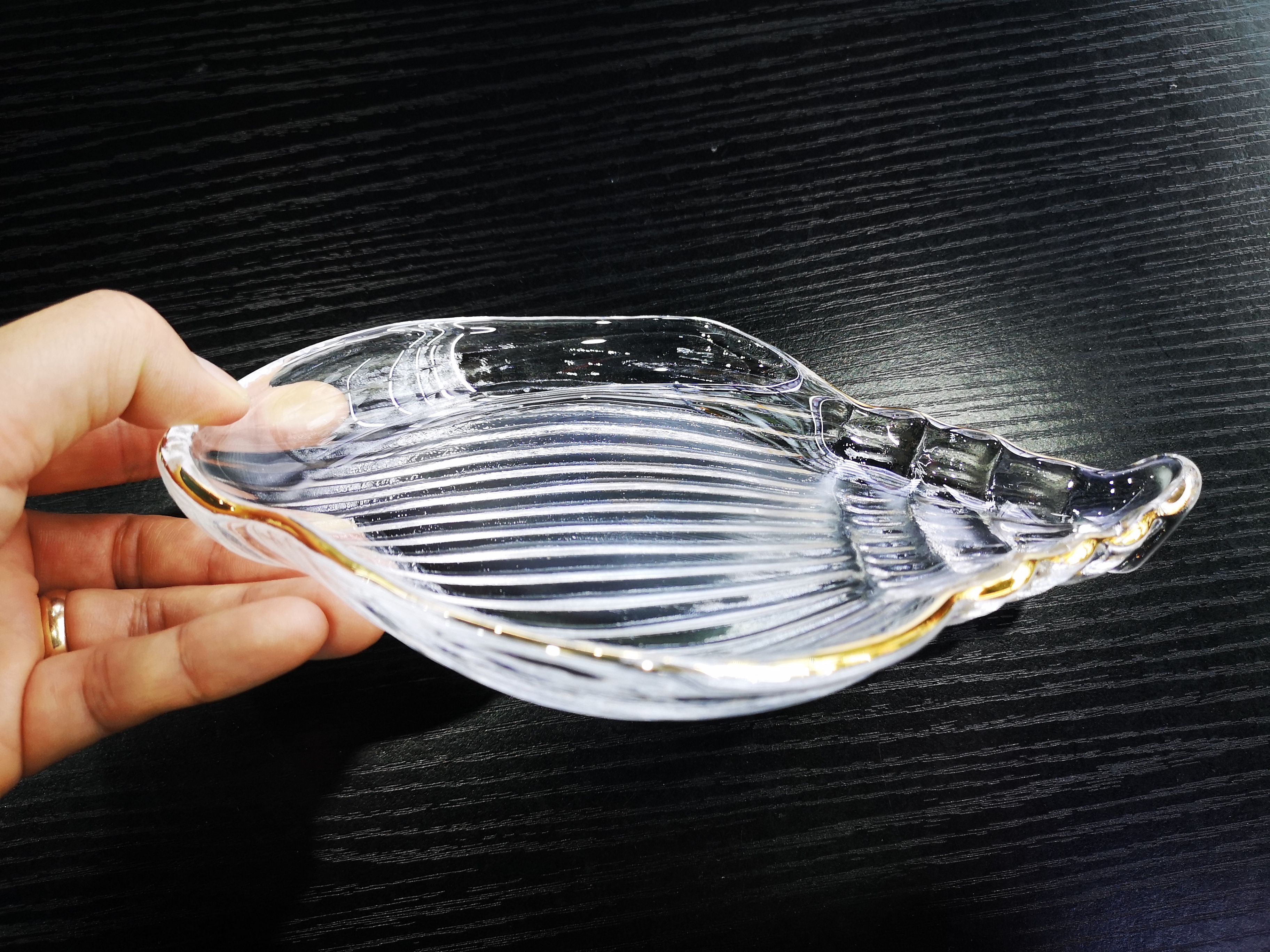 Yiwu quality transparent gold-plated conch plate for cooking. Plate details Picture