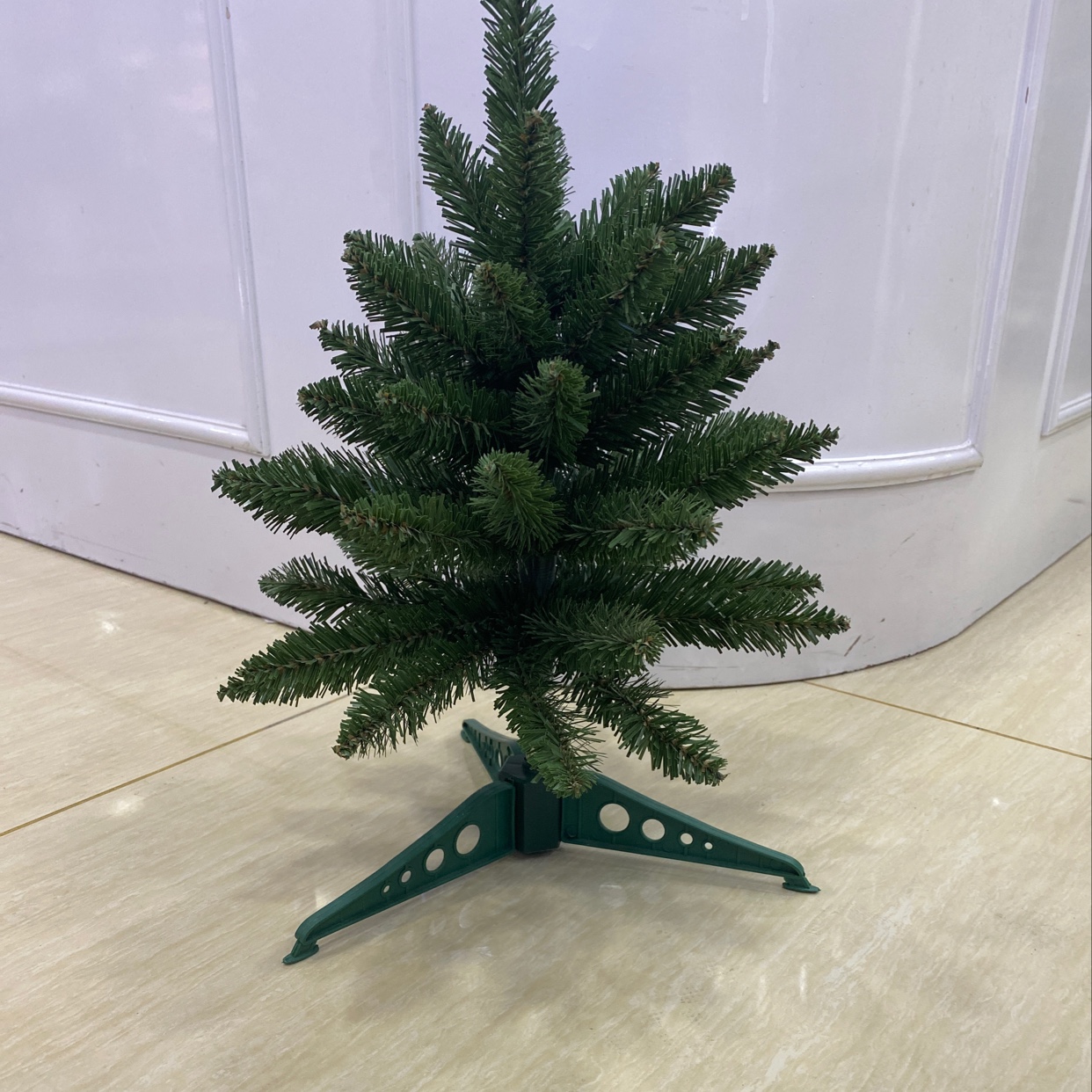 厂家直销圣诞树，圣诞藤条，圣诞花环。