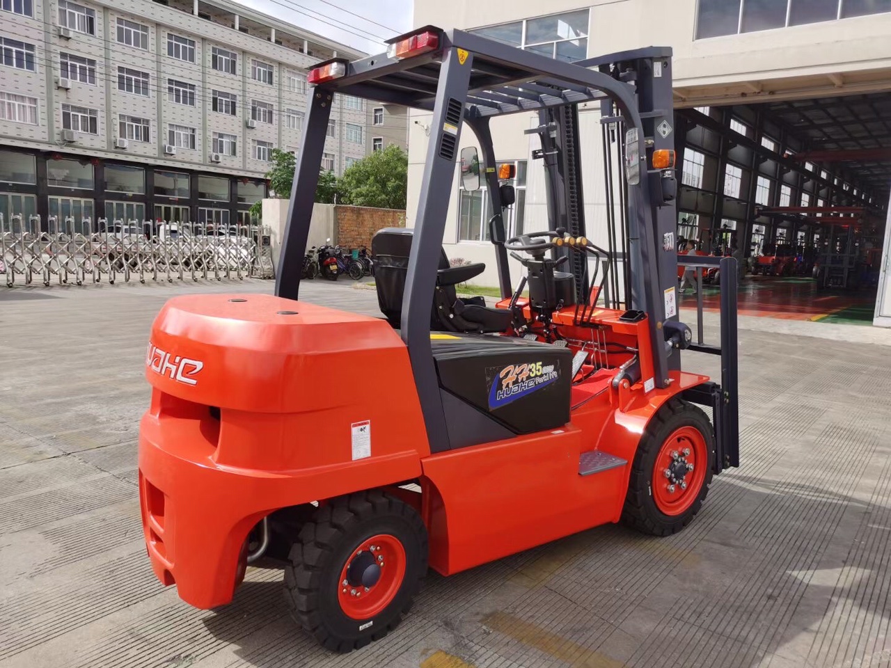 Honest operation of internal combustion forklifts 童叟无欺 Reasonable prices and high cost performance