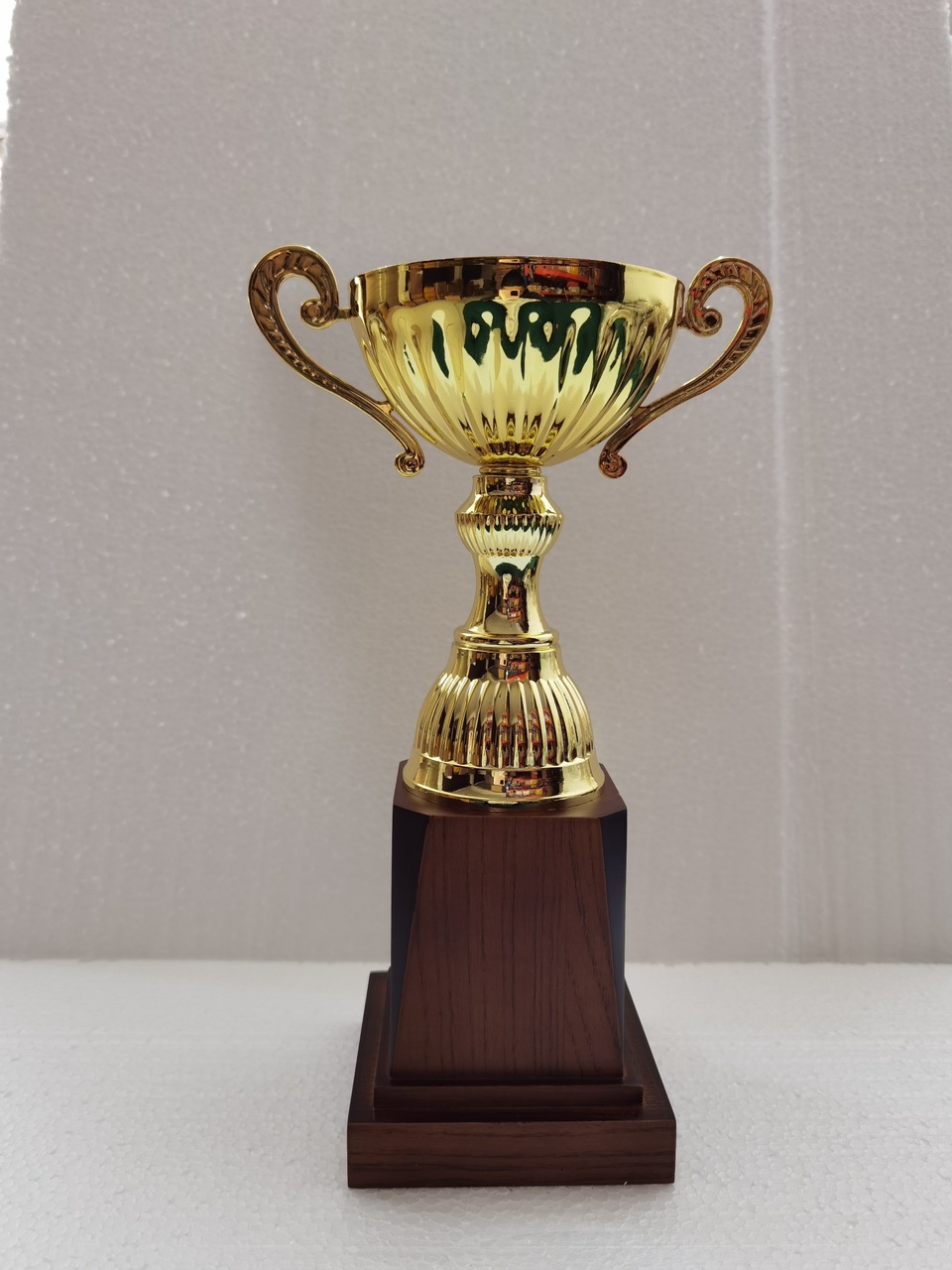 Gold, silver and copper metal wooden base trophies, high-end trophies, texture trophies, sports meeting award ceremony trophies, annual meeting prizes