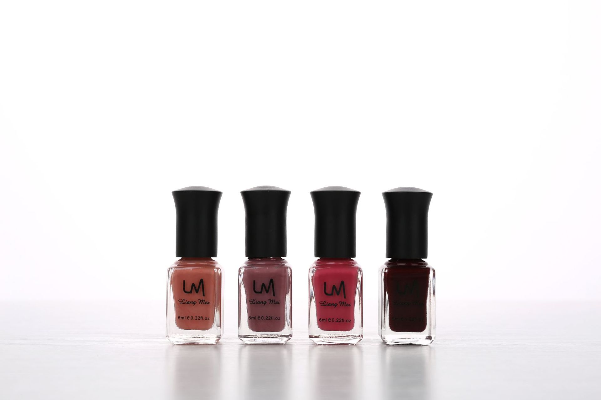 LM's new water-based nail polish is peelable, long-lasting, odorless, peel-off, transparent and tear-off, with a smooth and nourishing texture. Factory direct sales detail image 7