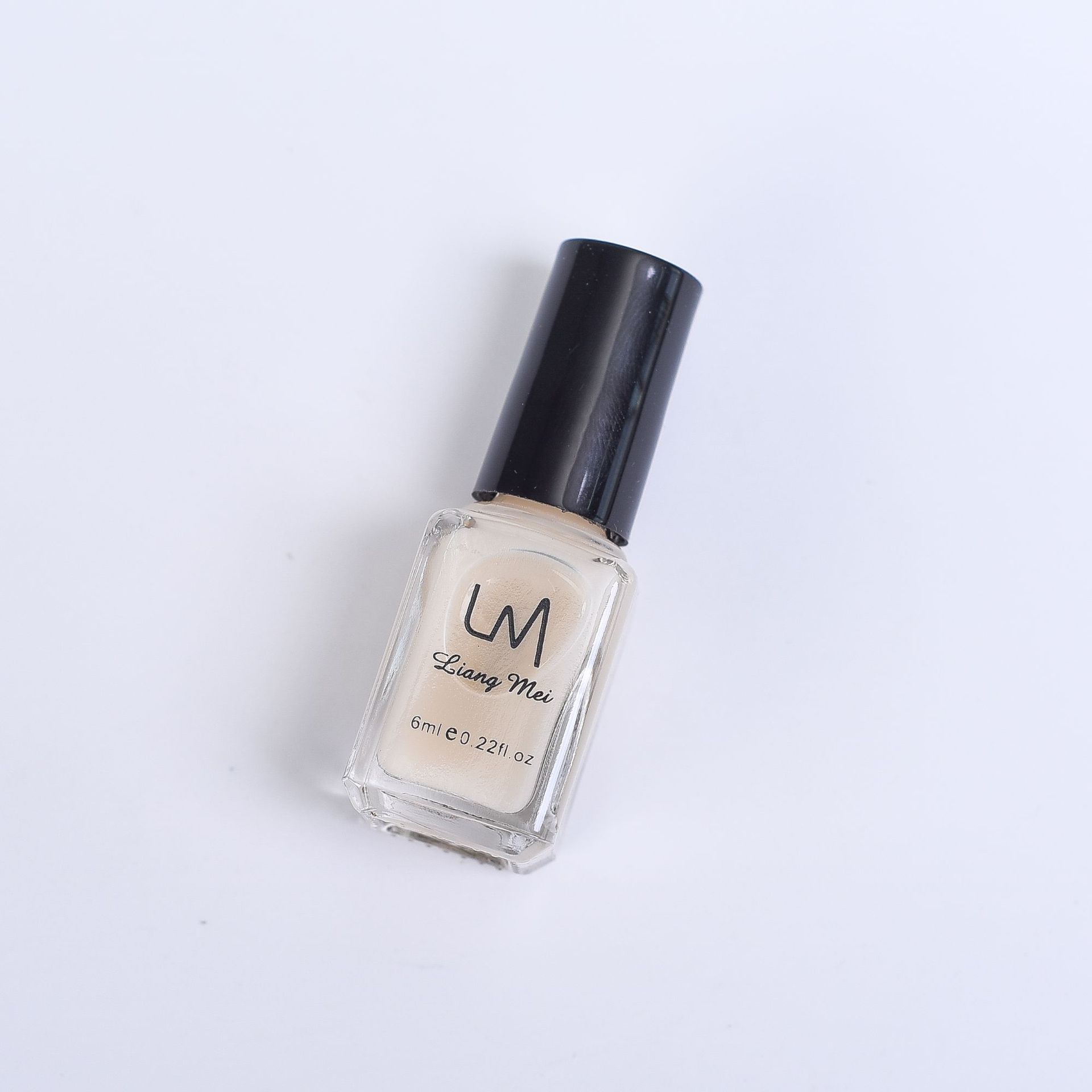 LM's new water-based nail polish is peelable, long-lasting, odorless, peel-off, transparent and tear-off, with a smooth and nourishing texture. Factory direct sales Application Scenario