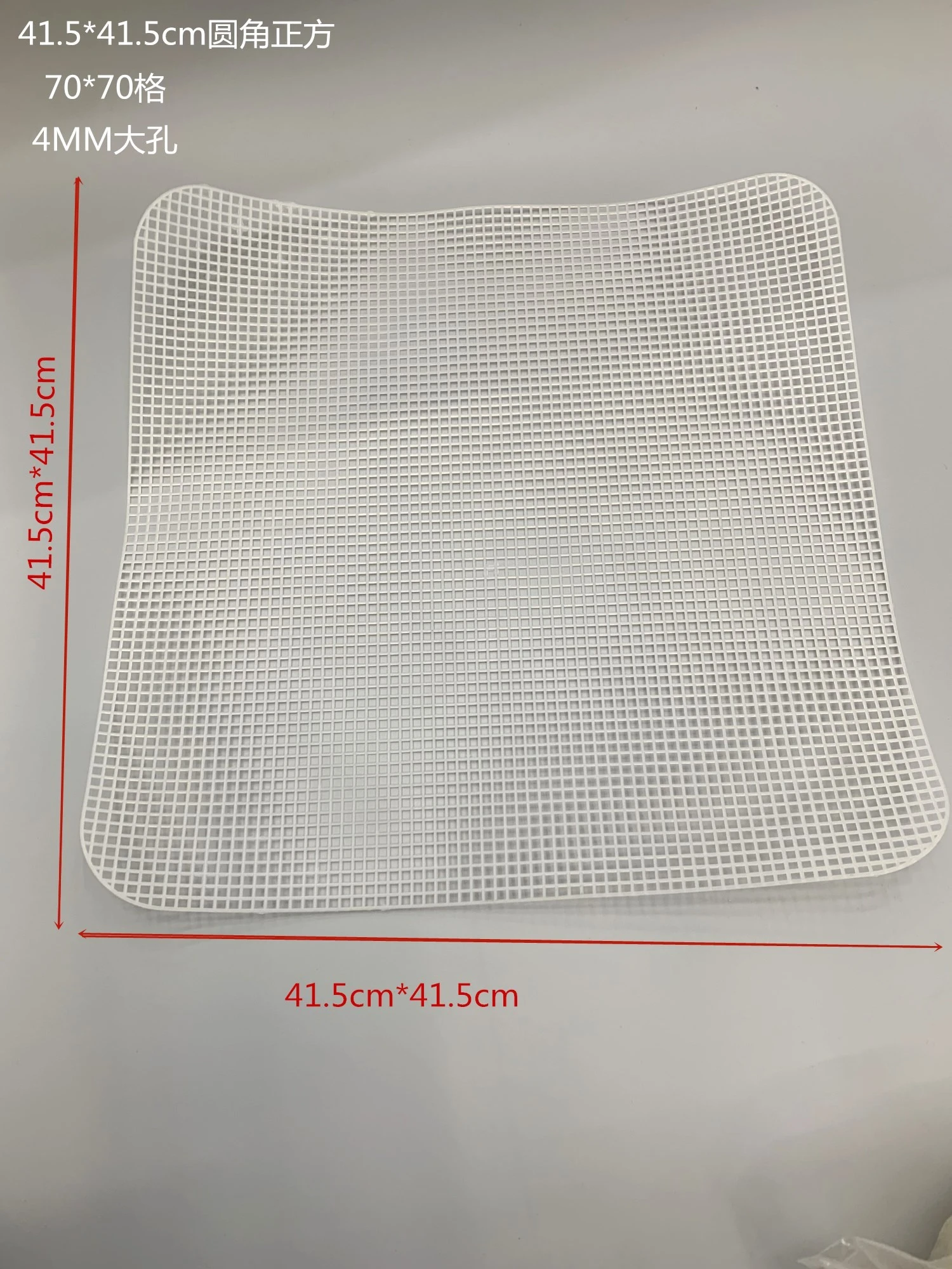 Diy students hand-weave plastic mesh sheets for circular export supply. Cut 4MM large-hole 101 mesh sheets for the bottom lining of woven bags detail image 3