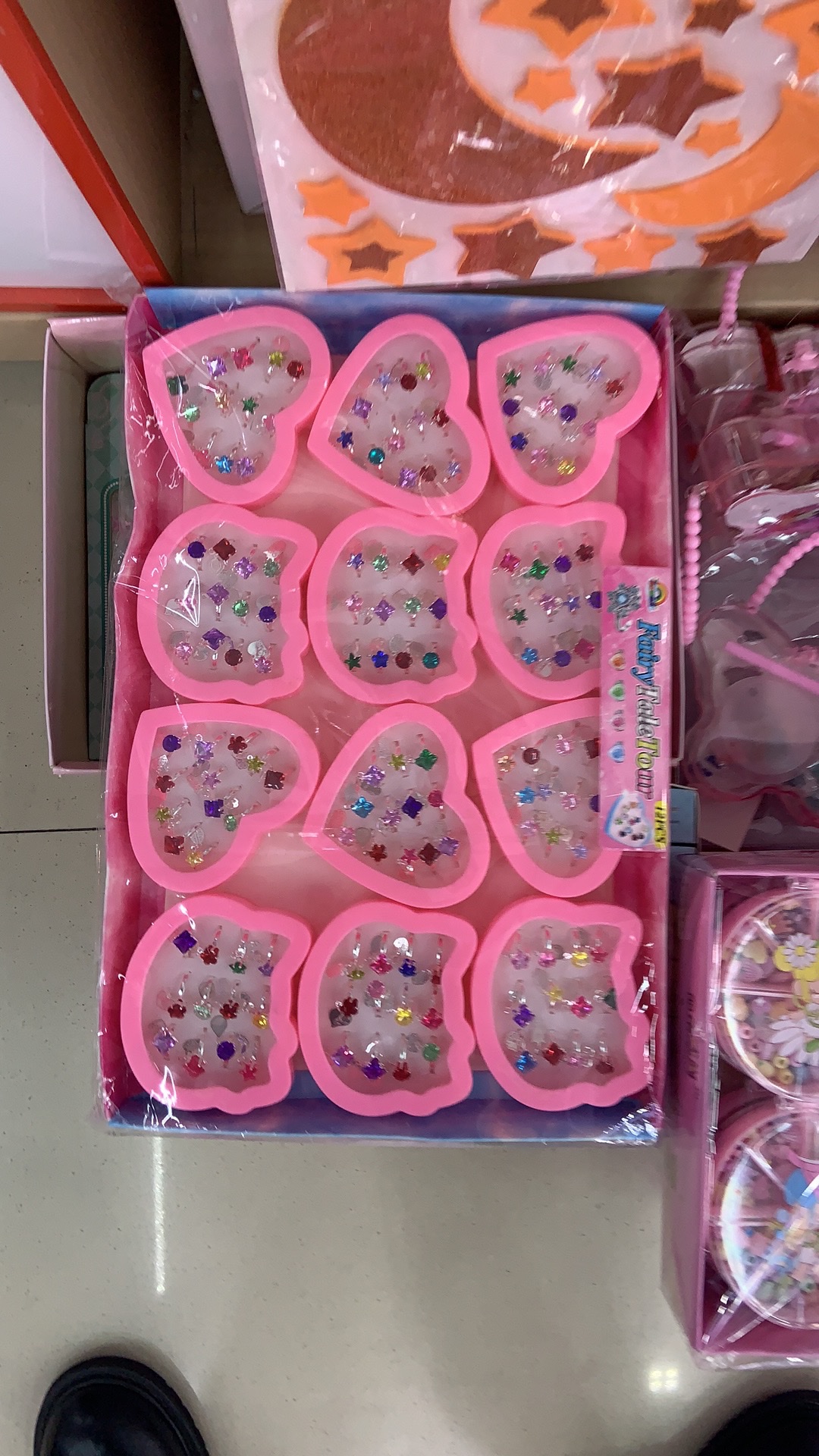 DIY钻石叶版戒指钻小女孩的最爱有中盒小盒12只白底实物图