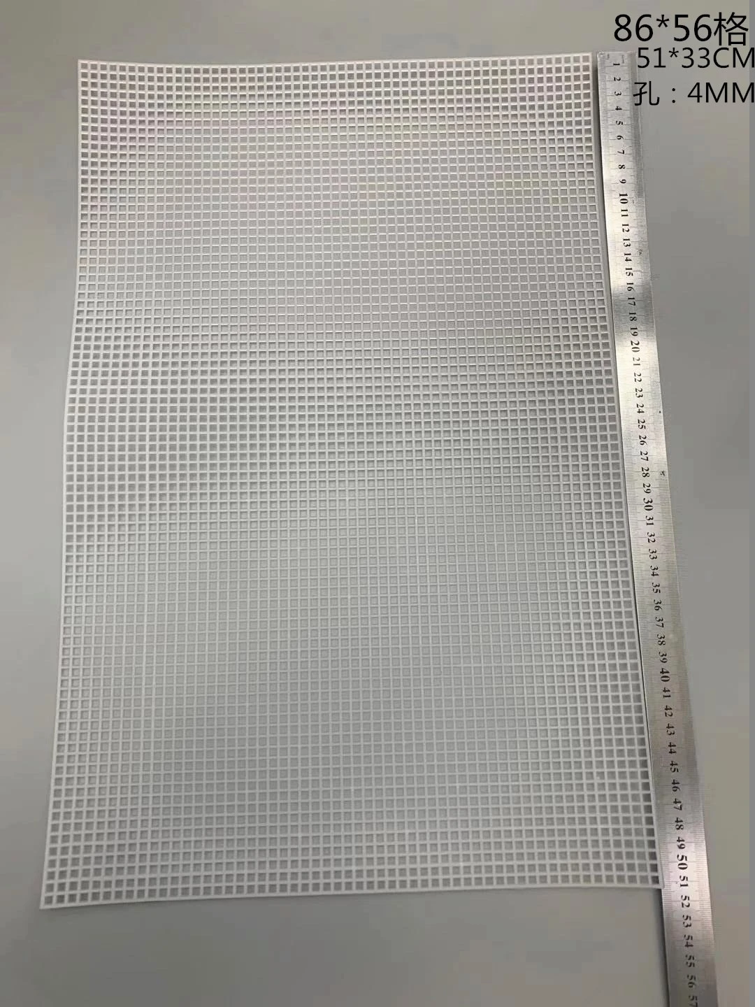 Diy students hand-weave plastic mesh sheets for circular export supply. Cut 4MM large-hole 101 mesh sheets for the bottom lining of woven bags detail image 6