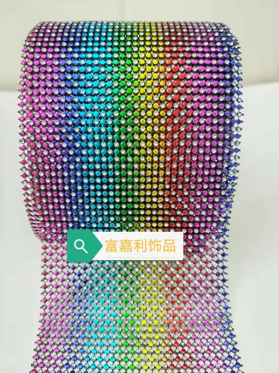 32 rows of black backgrounds with seven colors embossed on both sides