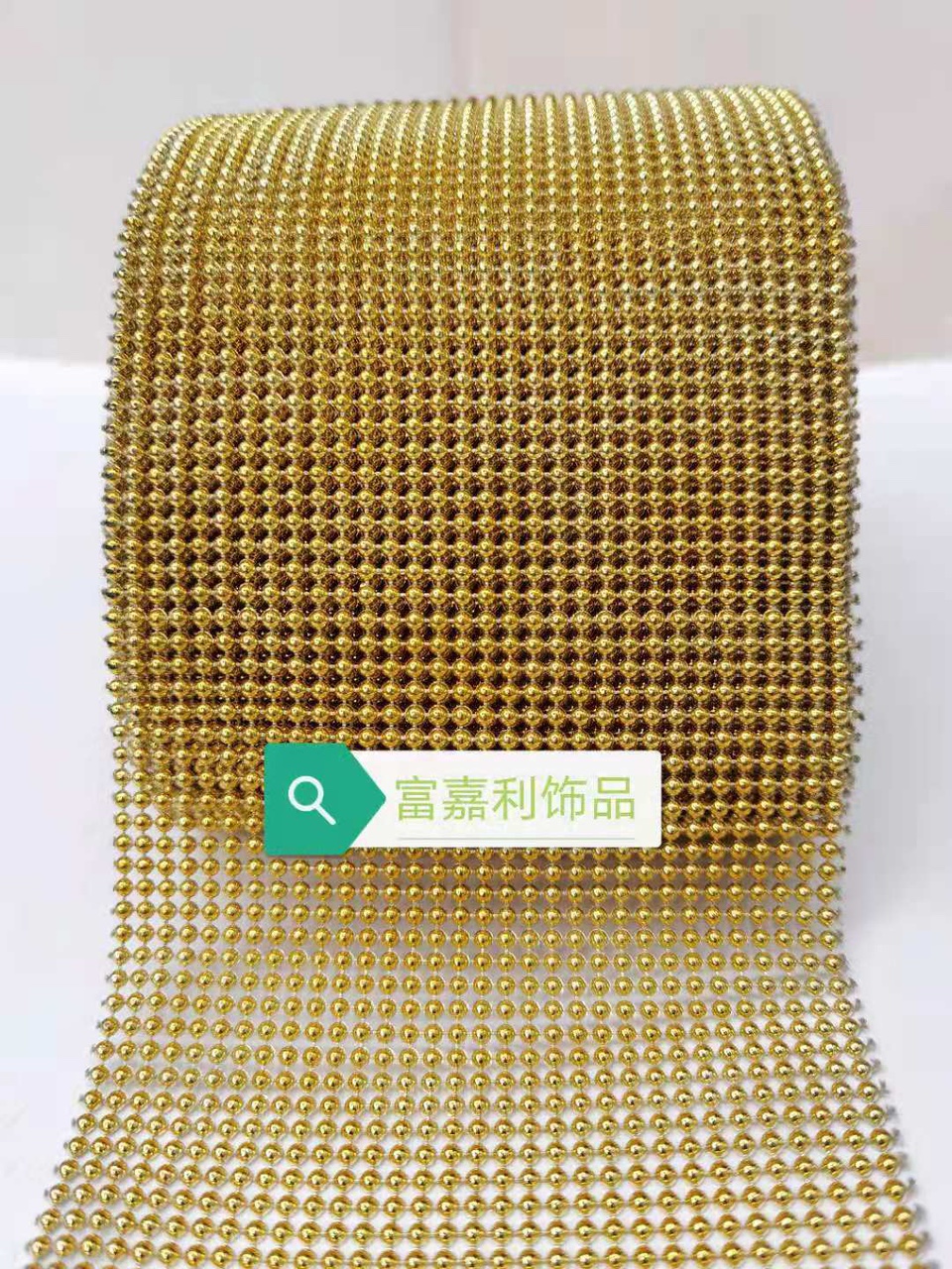 32 rows of semi-circular gold