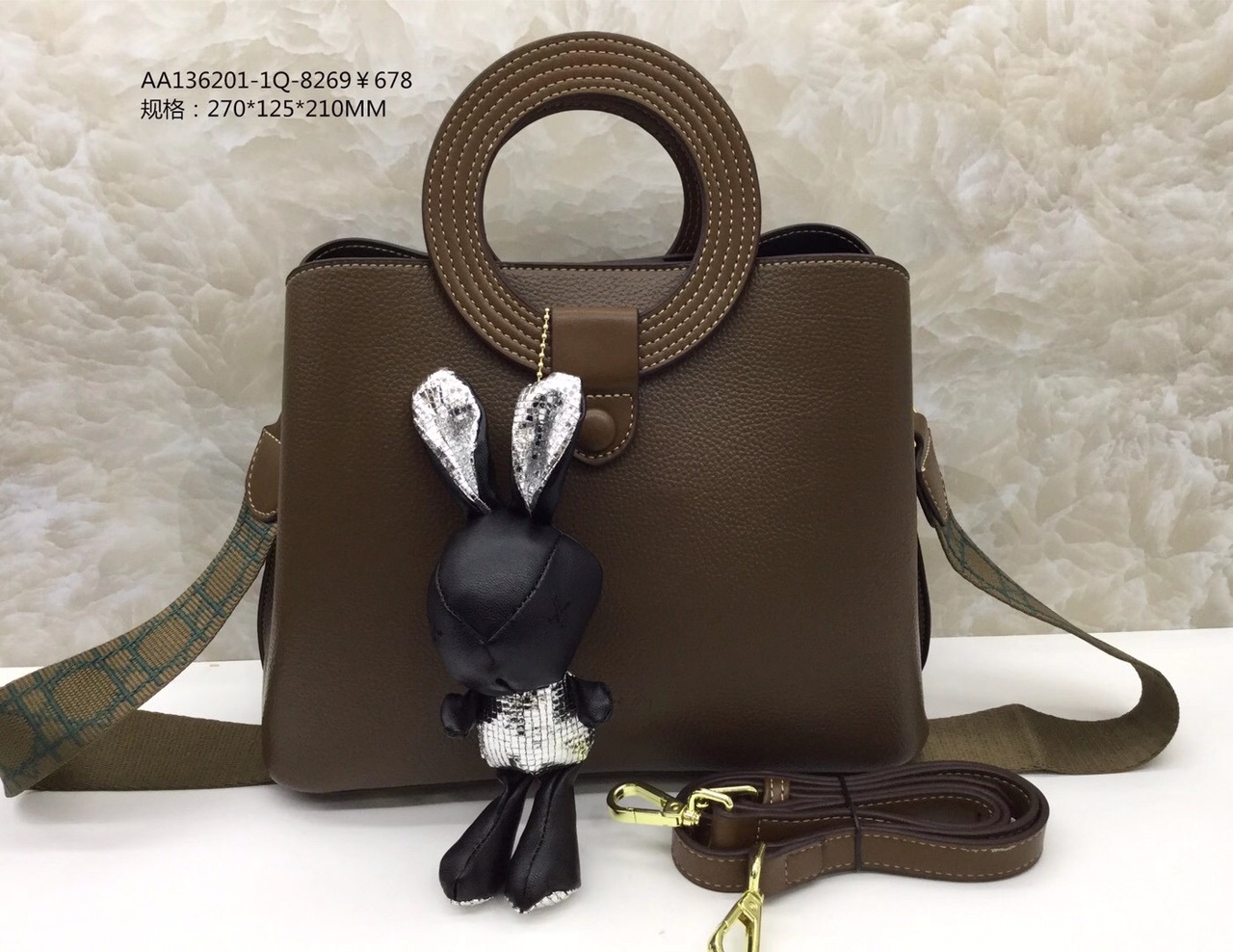 女士手提包斜挎，多功能，进口面料，尺寸：270*125*21CM颜色：卡其图