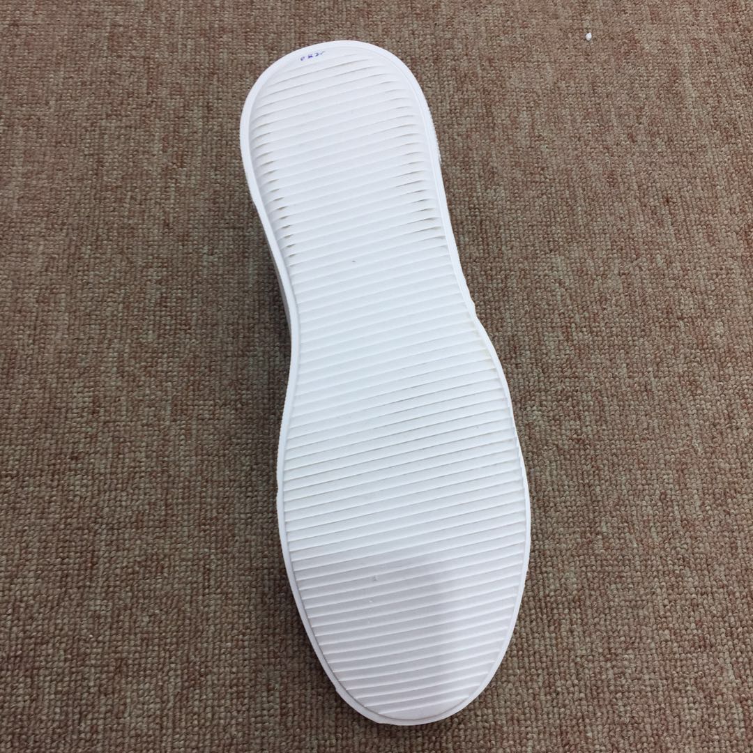 The hot-selling and fashionable new rubber-soled shoe b475