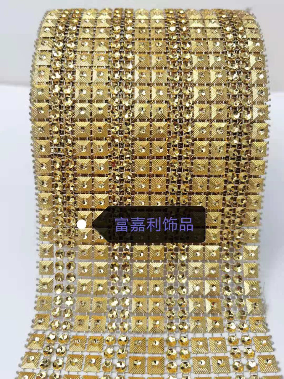 Eight rows of pyramids with gold diamonds in reverse