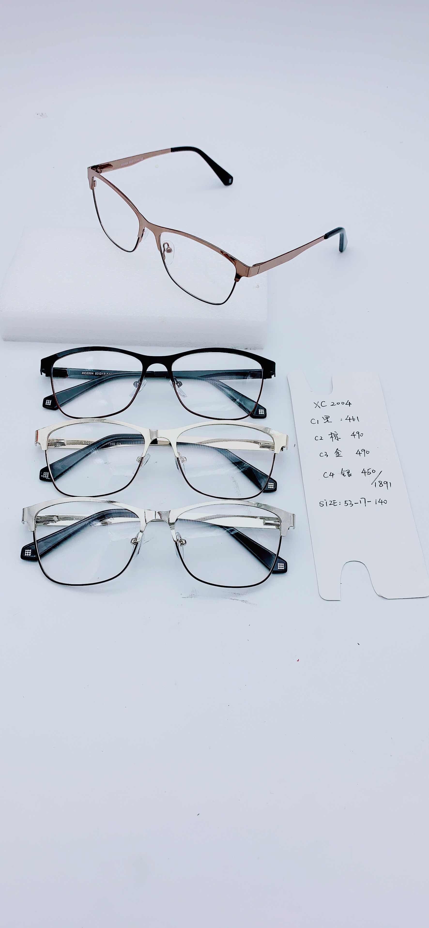 The full-length glasses with fashionable frames feature a light and comfortable design. They are available in stock and of high quality Application Scenario