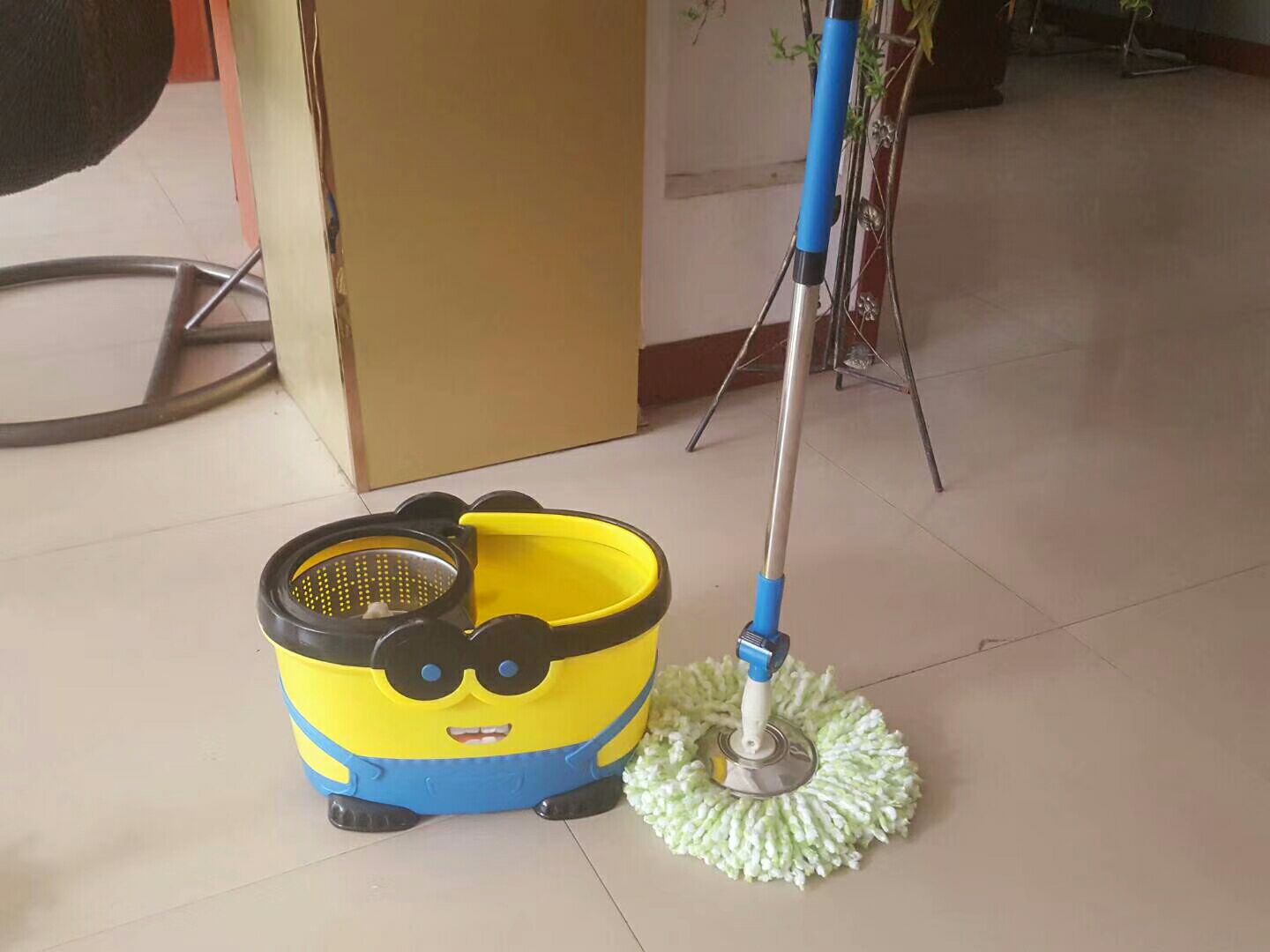Manufacturer direct sales multi-functional rotary good hand wash magic mop
Contact number :13958405818 undefined