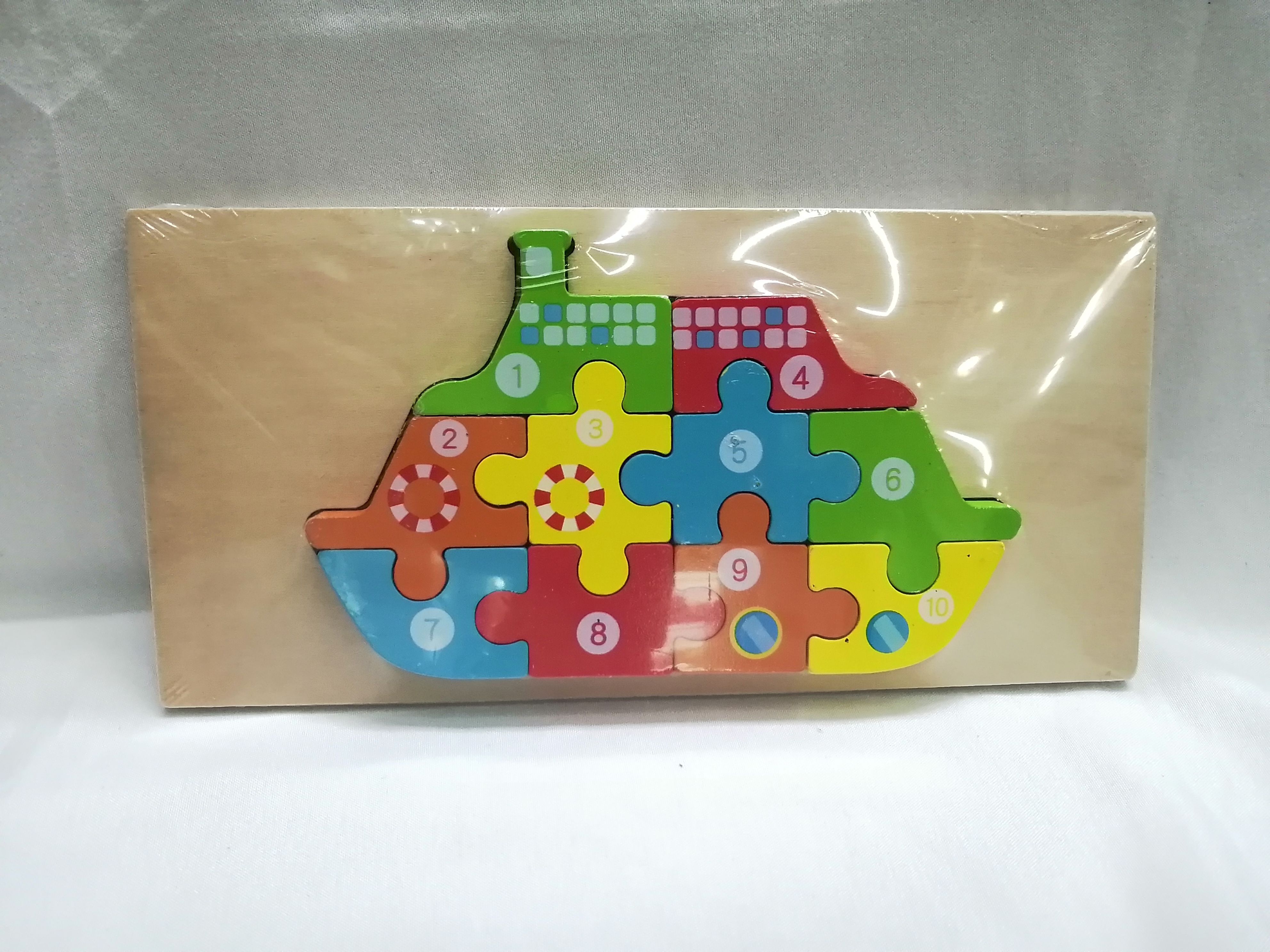A large wooden digital traffic animal three-dimensional jigsaw puzzle for kindergartens, a hand-grabbed jigsaw puzzle board for early education and intelligence