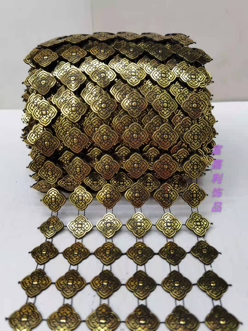 Six rows of Chinese knots on a black background with gold foil