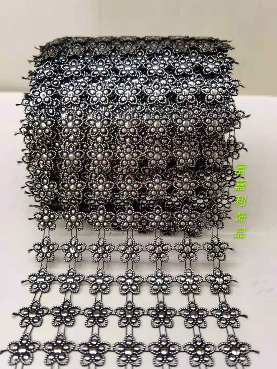 Seven rows of five-pointed black background with silver foil