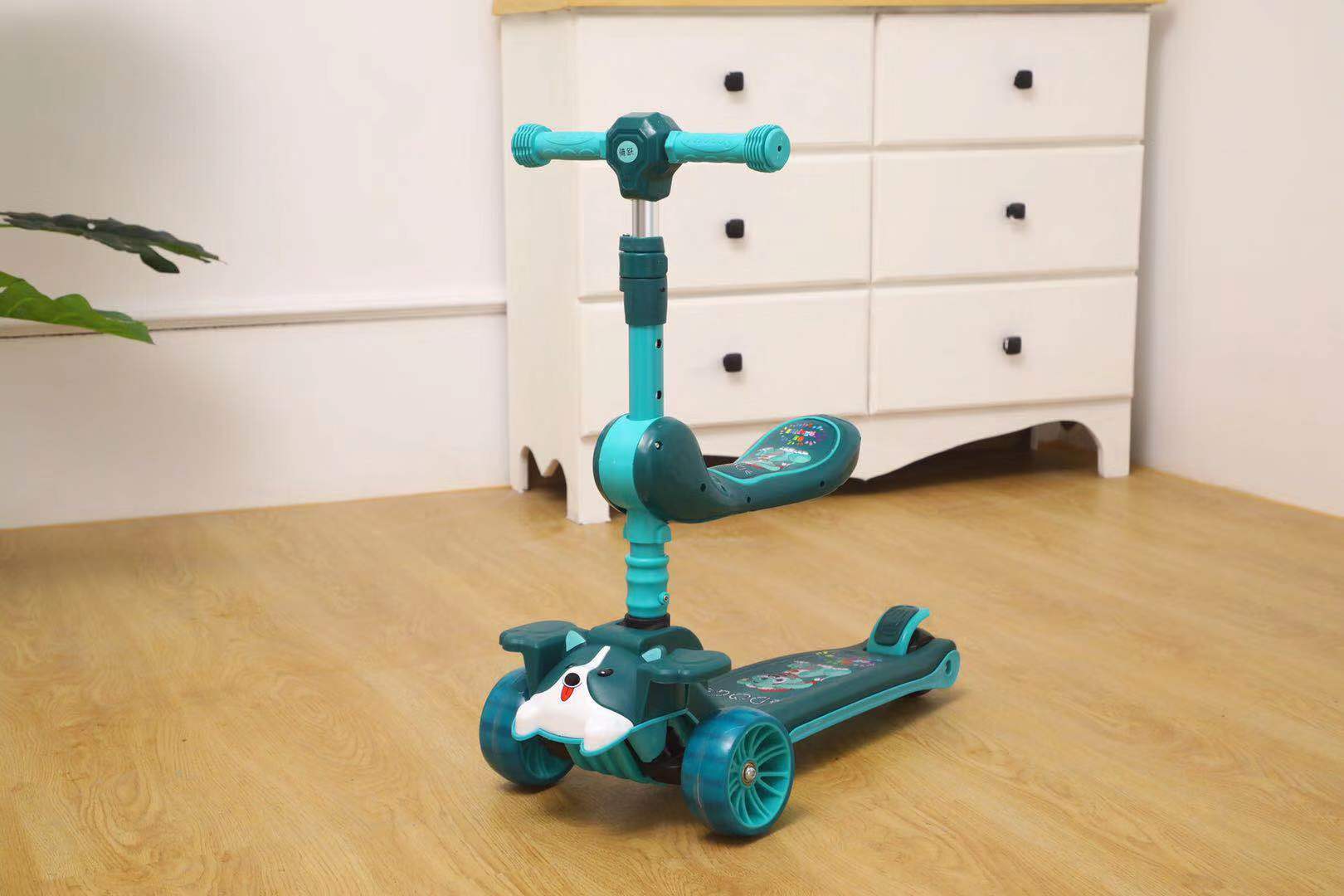The little dog folding three-in-one is about 10 meters tall Application Scenario