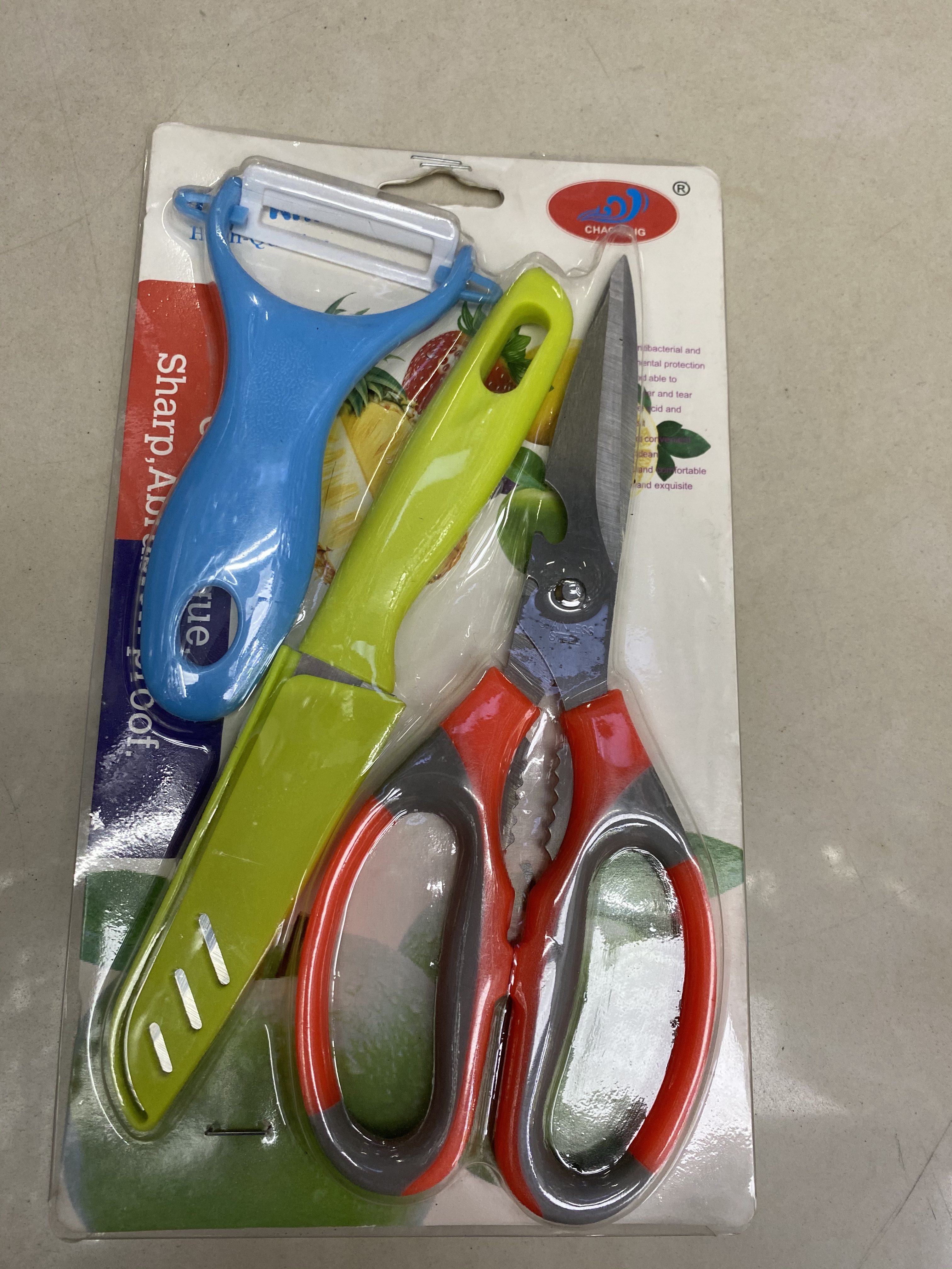 Scissors set: Fruit knife, plastic peeler, kitchenware details Picture