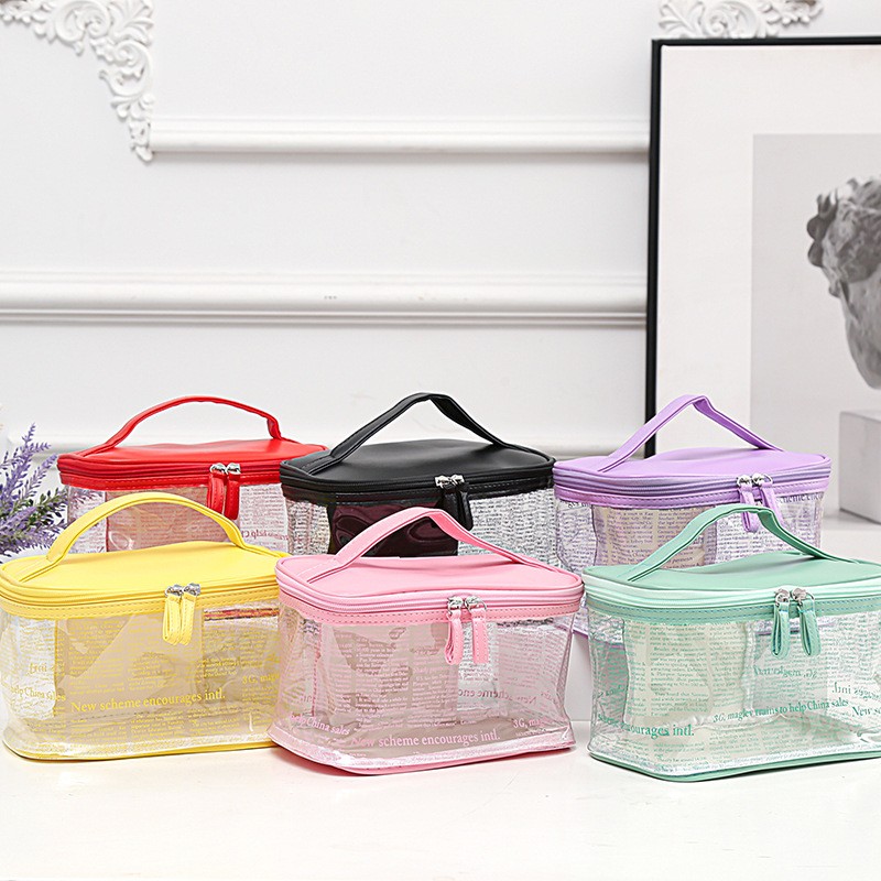 2020新款Ins热销韩版PVC透明化妆包源头厂货创意海报纹防水手提包详情图1