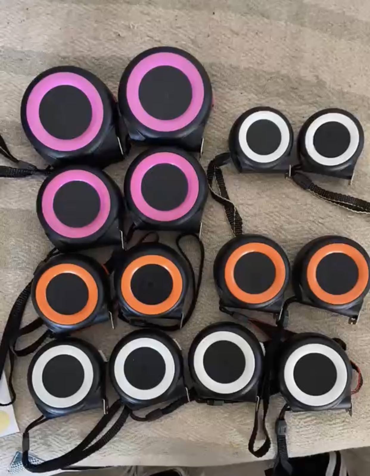 圆形自锁卷尺 公英制，公分制，家用 公用准确钢卷尺。