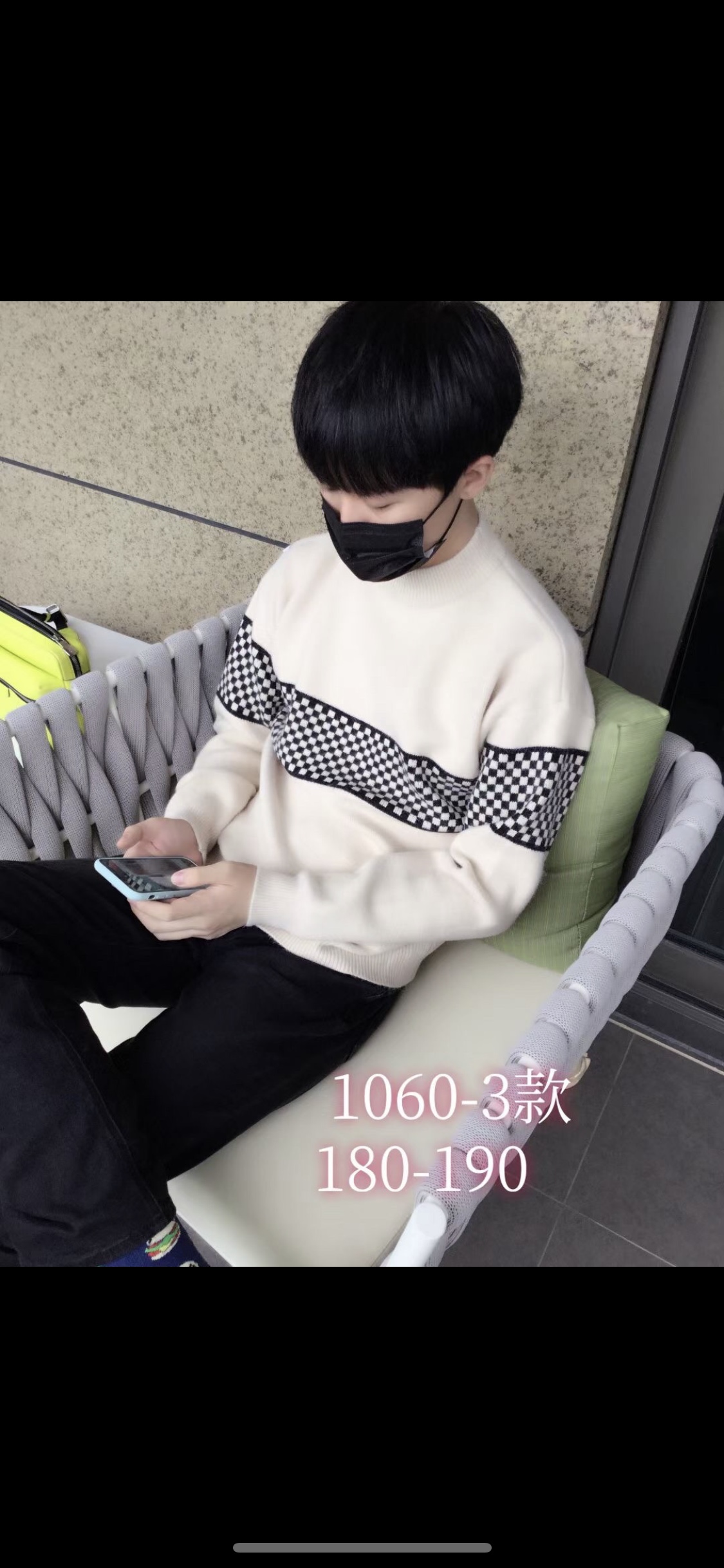 The 2022 new sweater features a solid color contrast for the little boy