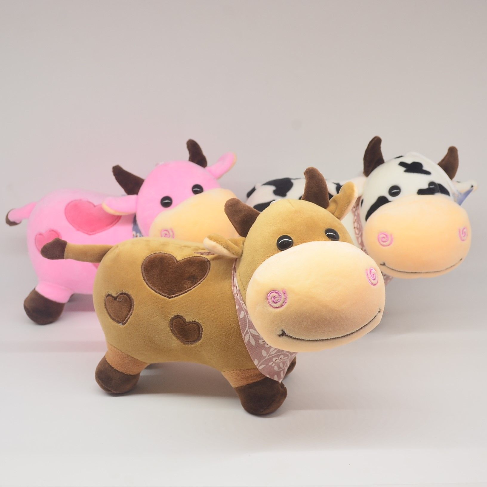 Soft stuffed animal with twisted head, elastic cloth on all sides